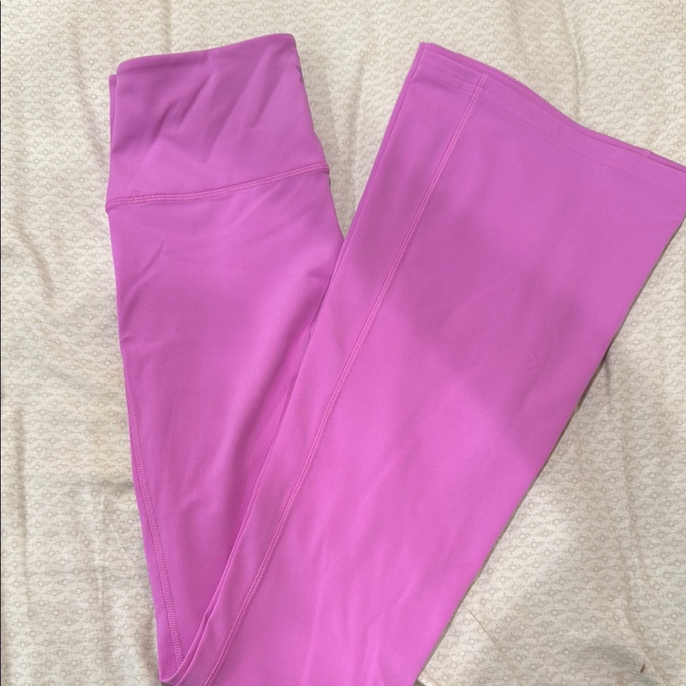 Brand Leggings in Vibrant Pink